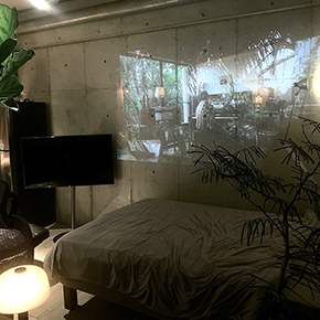 プロジェクターを投影した室内